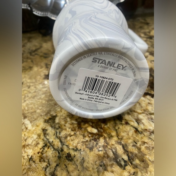 Stanley POLAR SWIRL 40oz Flowstate H2.0 Tumbler - Brand new!  Limited Edition - Picture 8 of 8